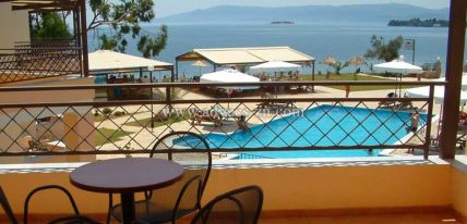 Гостиница в туристическом городе на острове Эвия